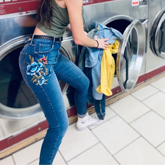 A&F embroidered jeans - Picture 2 of 5